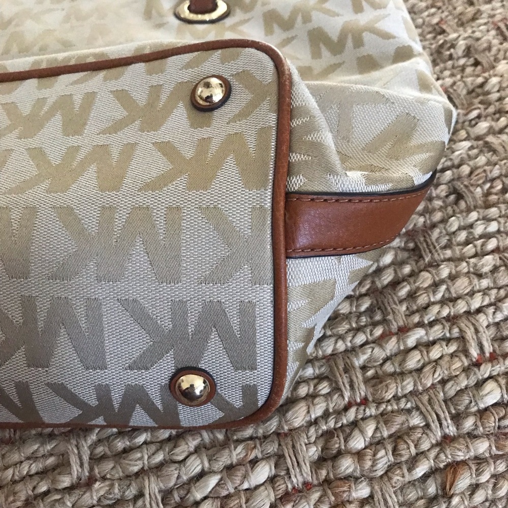 Michael Kors Tote Tan Handbag - Picture 11 of 16